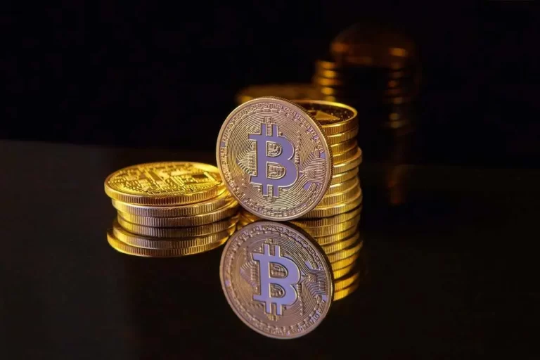 Cryptocurrency vs Traditional Money